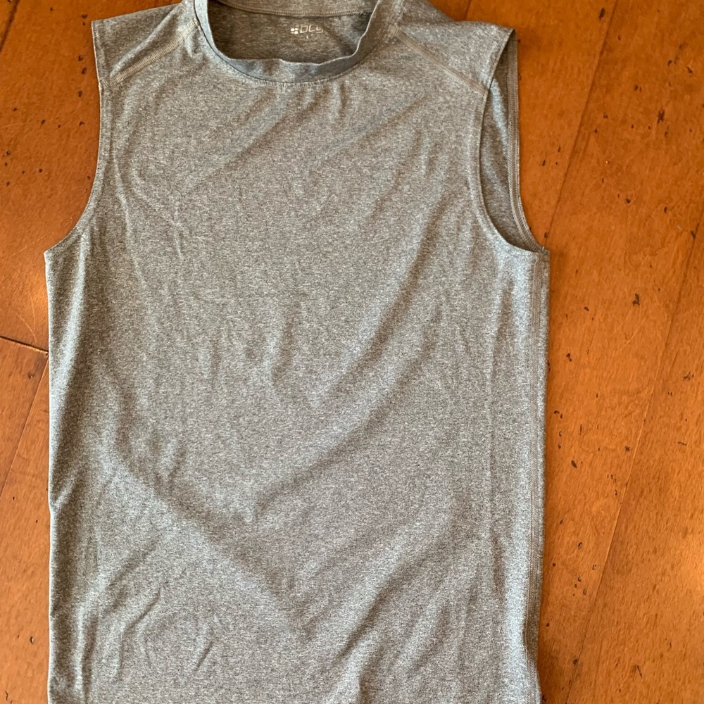 Men’s fitted workout shirt